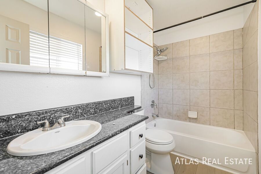 Building Photo - 1679 Ensenada Way