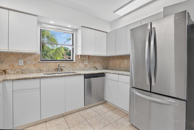 Building Photo - 300 N Hwy A1A