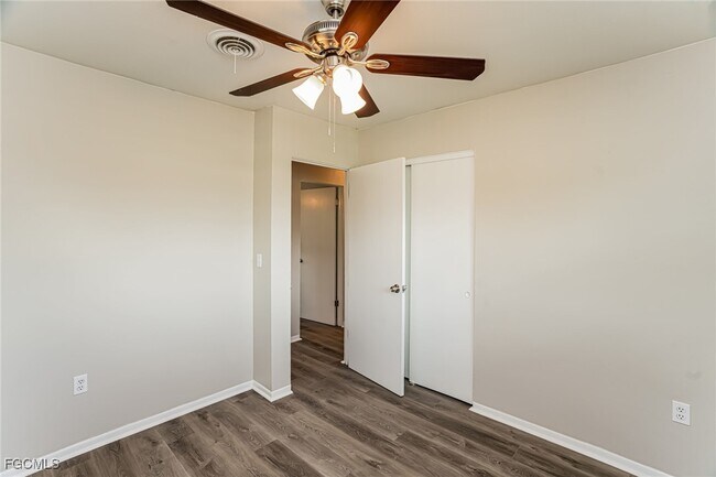 Building Photo - 604 Shamrock Blvd