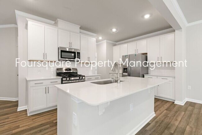 Building Photo - Coming Soon; July 27, 2026 : End unit ToSpacious End-Unit Townhome with 2nd Floor Loft, Screened-...