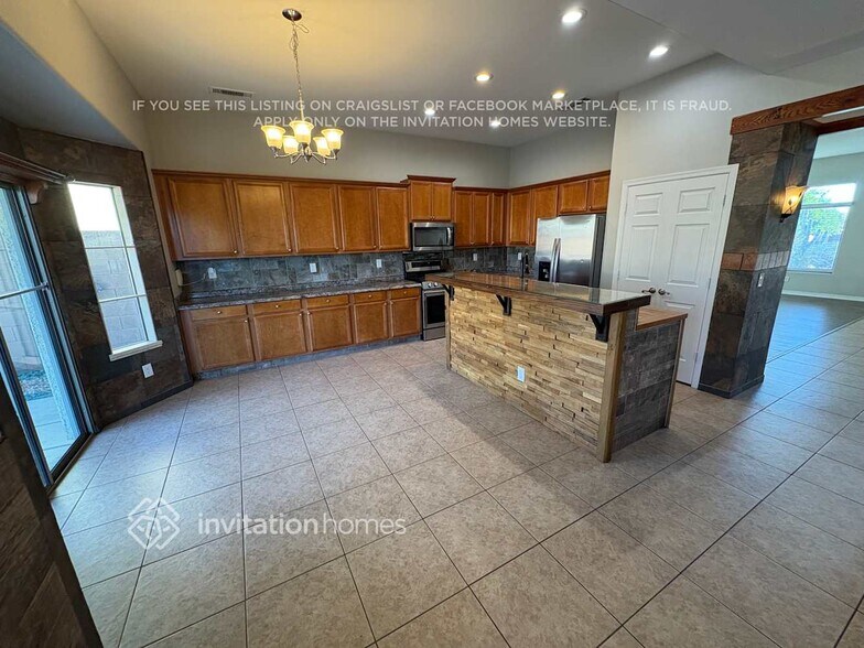 Building Photo - 29422 W Whitton Ave