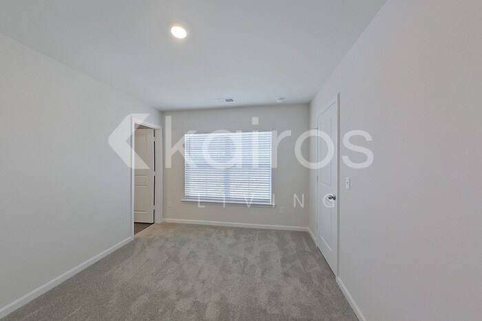 Building Photo - 2119 Banyon Cir