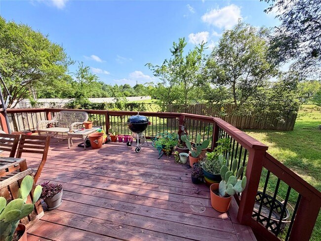 Building Photo - 2805 Feathercrest Dr