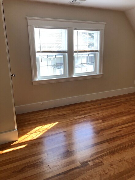 Building Photo - 174 Park Ave