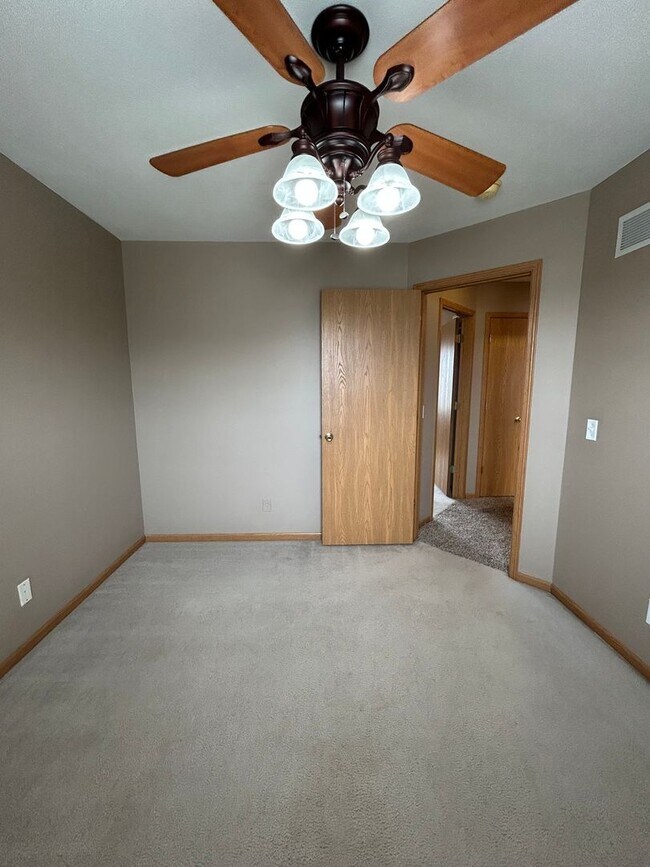 Building Photo - Spacious Millard Living with a Backyard You’ll Love