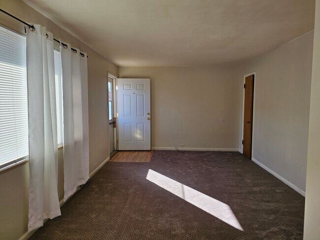 Building Photo - 1535 Hot Springs Ave