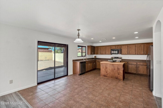 Building Photo - 4830 S VALLECANO Dr