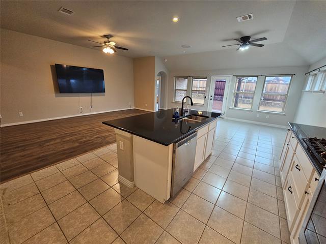 Building Photo - 6005 Fremont Dr