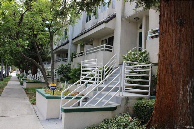 Building Photo - 5145 Yarmouth Ave