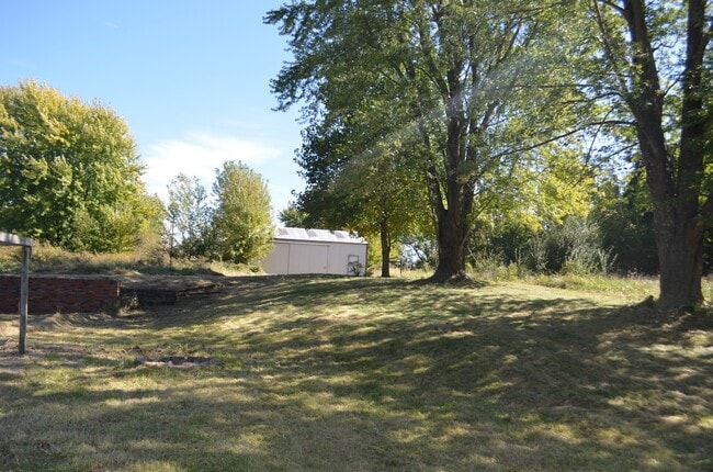 Building Photo - Beautiful Hobby Farm on 10 Acres!