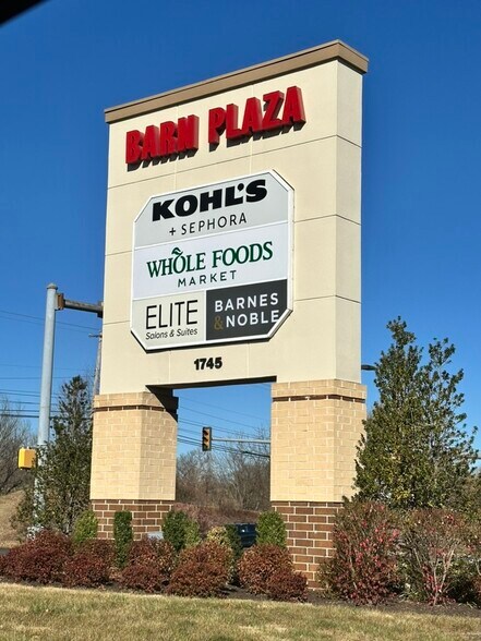 Only 9 minutes from the newly opened Whole Foods—fresh shopping at your fingertips. - 55 Providence Ave