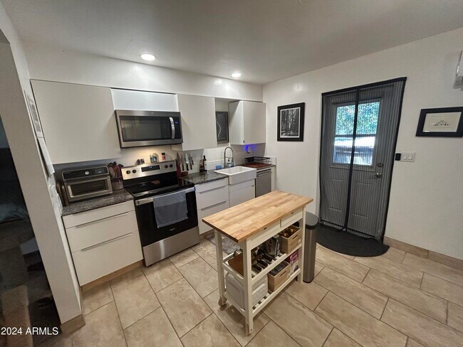 Building Photo - 2103 S Granada Dr