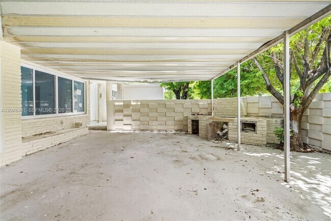 Building Photo - 1701 NW 19th Ave