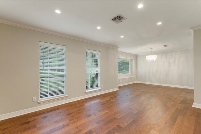 Building Photo - 402 Forest Lake Dr