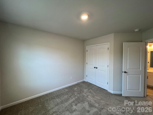 Building Photo - 208 Sagecroft Ln