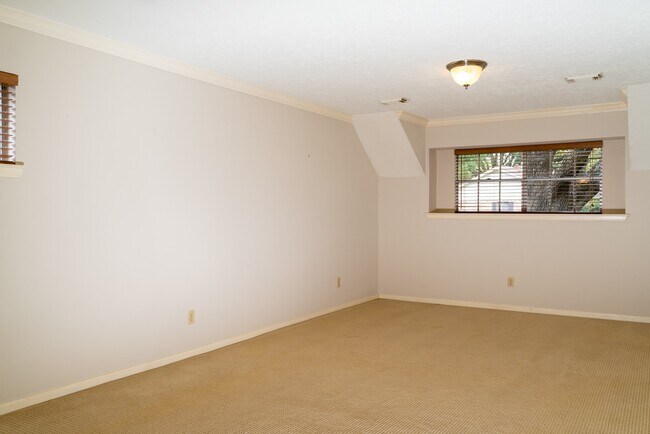 Building Photo - 1704 Crystal Hills Dr