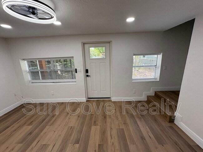 Building Photo - 807 E Genesee St