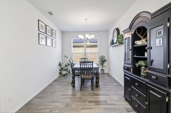 Building Photo - 1831 Creekwood Dr