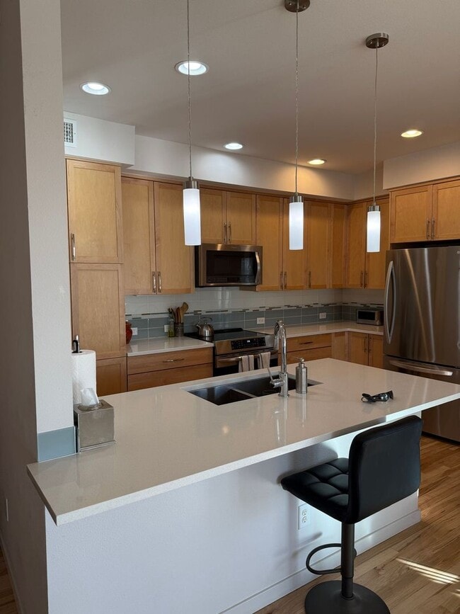 Building Photo - 1585 Hecla Way