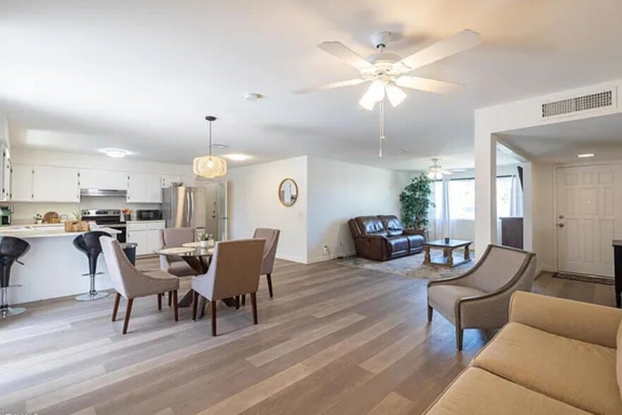 Building Photo - 335 E Carter Dr