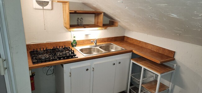 Building Photo - 110 Betsy Ross Pl