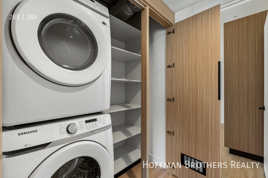 Building Photo - 3688 Overland Ave