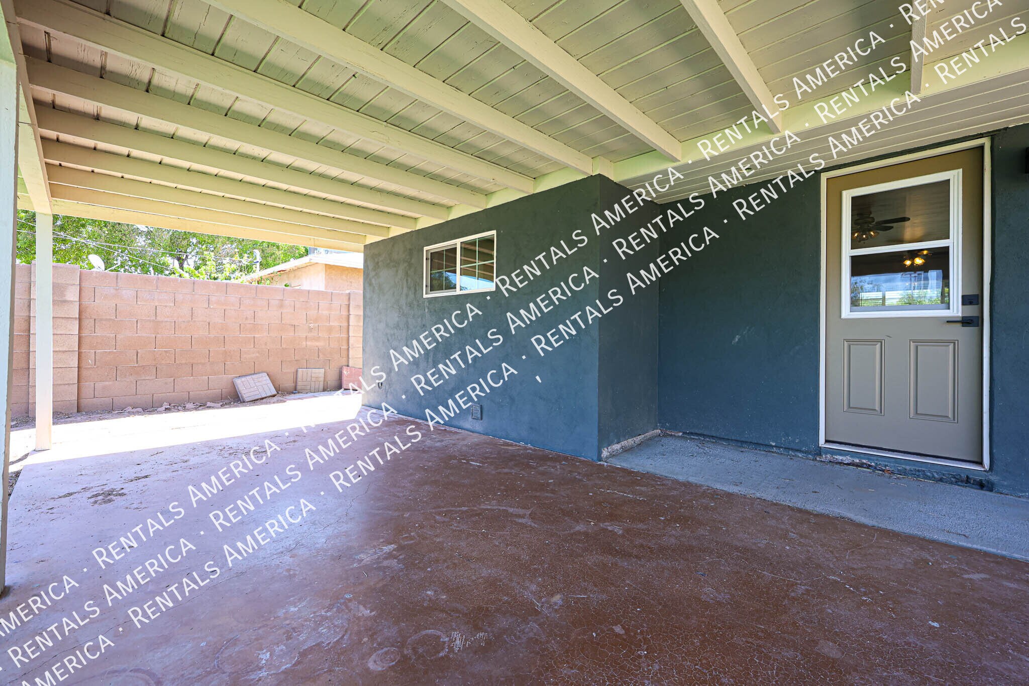 Building Photo - 1310 W Glenrosa Ave