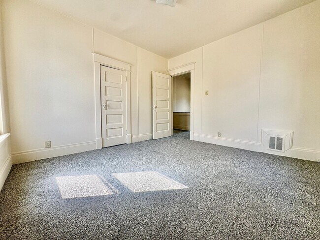 Building Photo - 1515 Miami St
