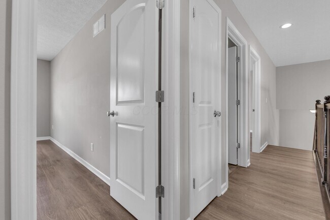 Building Photo - 2390 Glenvale Dr