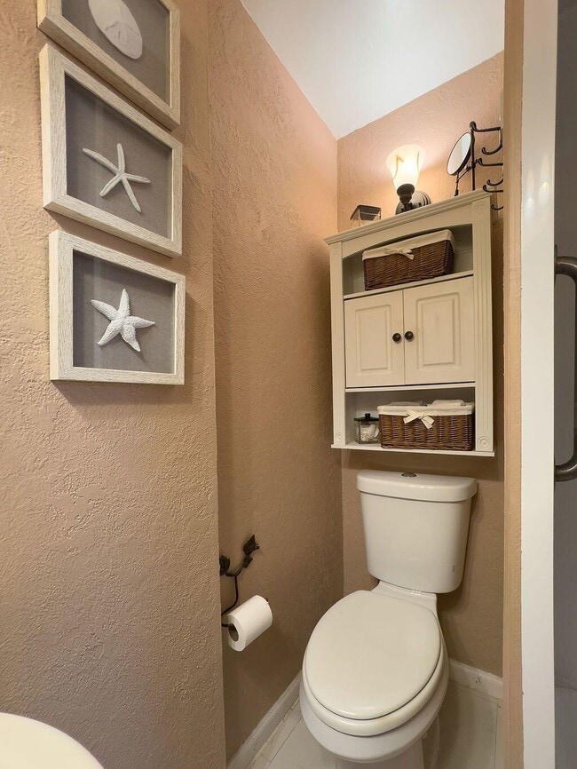 Building Photo - 902 NE 34th St