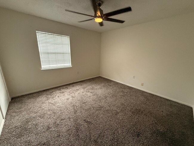 Building Photo - 537 Schneider Dr