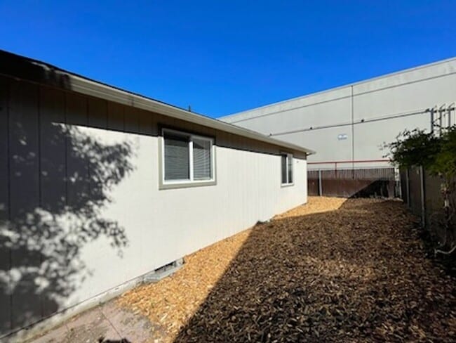 Building Photo - Newly Remodeled 3 Bedroom 1 Bathroom Ranch...