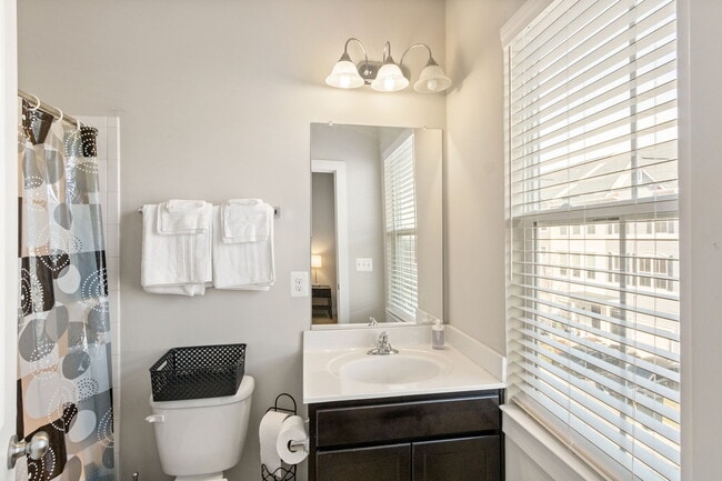 Building Photo - 202 Shamrock Dr