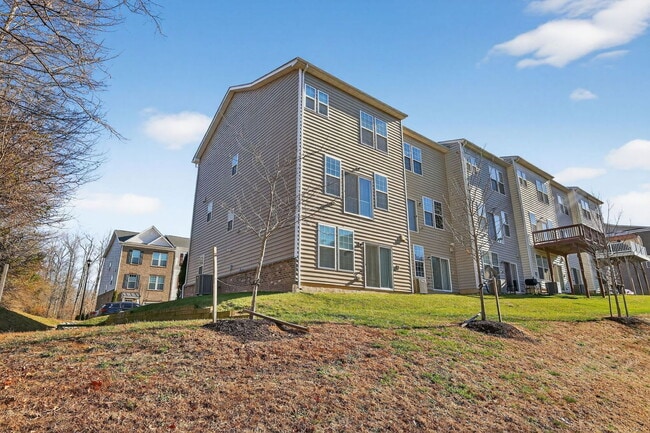 Building Photo - 8601 Sweet Rose Ct