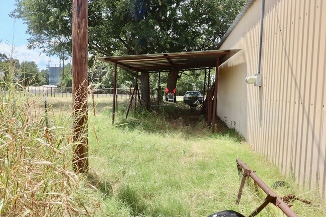 Building Photo - FOR LEASE in Brock ISD!! Updated 3 BR - 2 ...