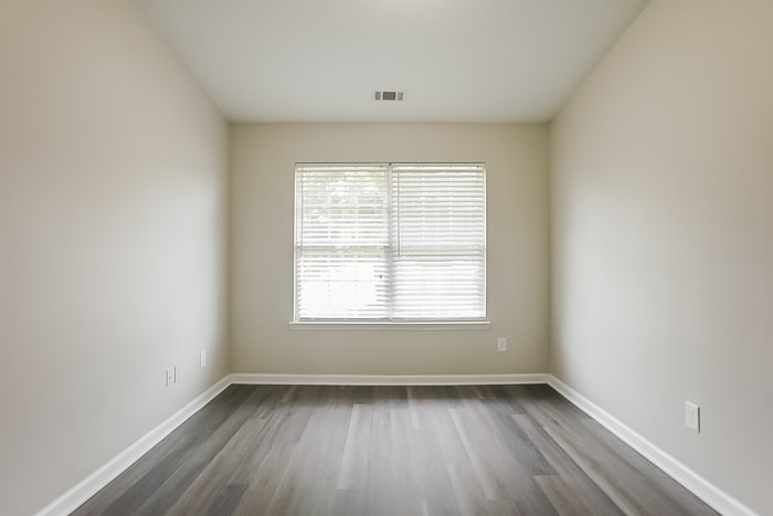 Building Photo - 815 Westlawn Dr