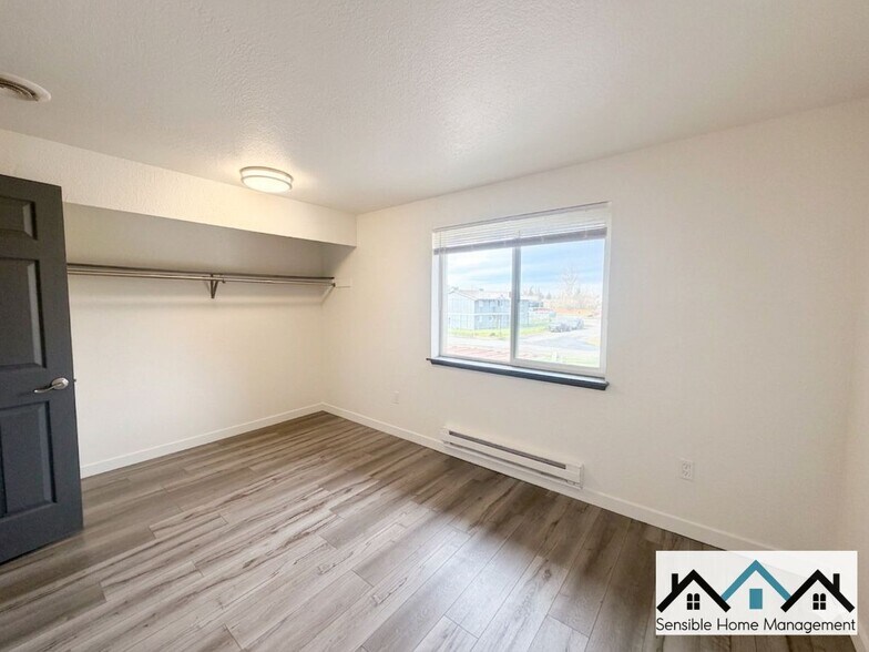 Building Photo - 1018 76 St Ct E