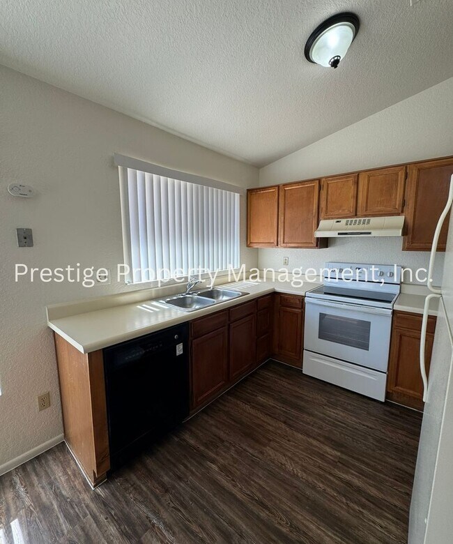 Building Photo - Very Cute South West Side 3/2!! Call Now!