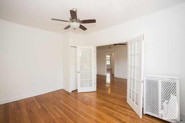 Building Photo - 1 bedroom in Chicago IL 60657