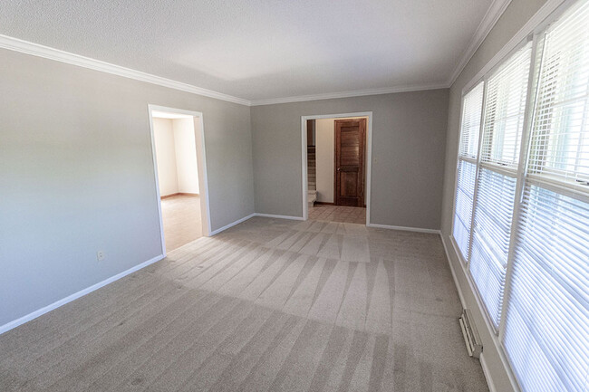 Building Photo - 306 W Briarwood Ln