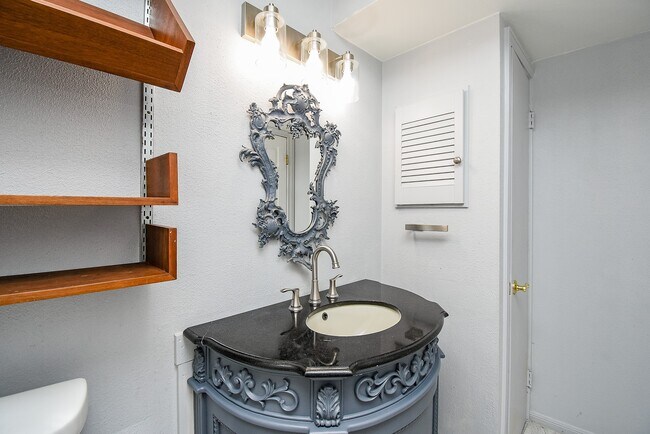 Building Photo - 5202 Arboles Dr