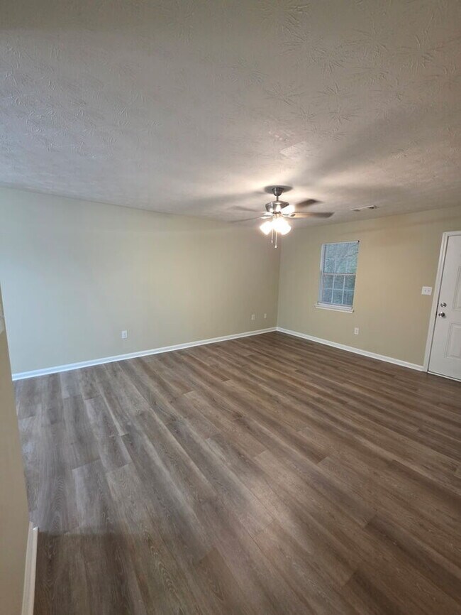 Building Photo - 220 Big Oak Cir