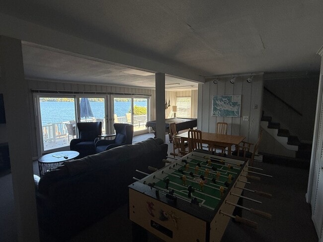 Building Photo - Gorgeous Lake View Winter Rental!
