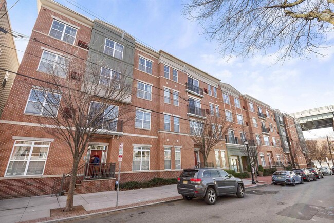 Building Photo - 443 2nd St