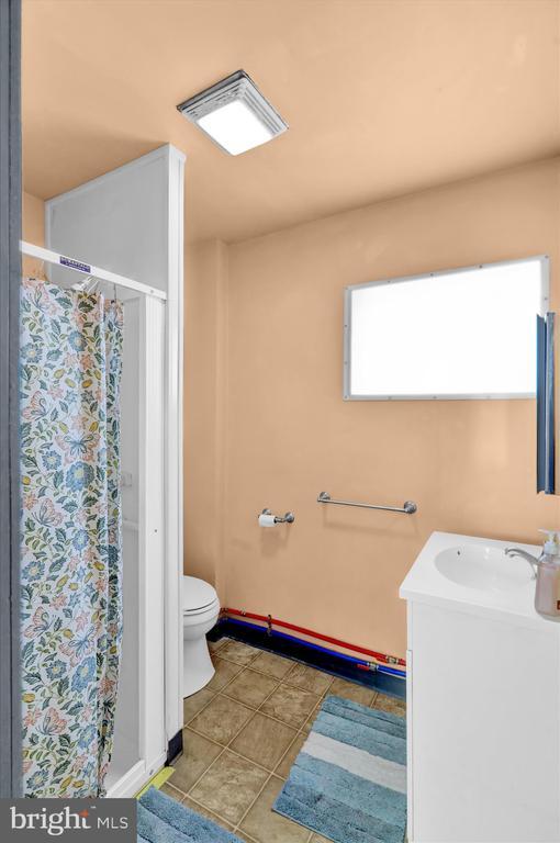 Building Photo - 392 5 Locks Rd