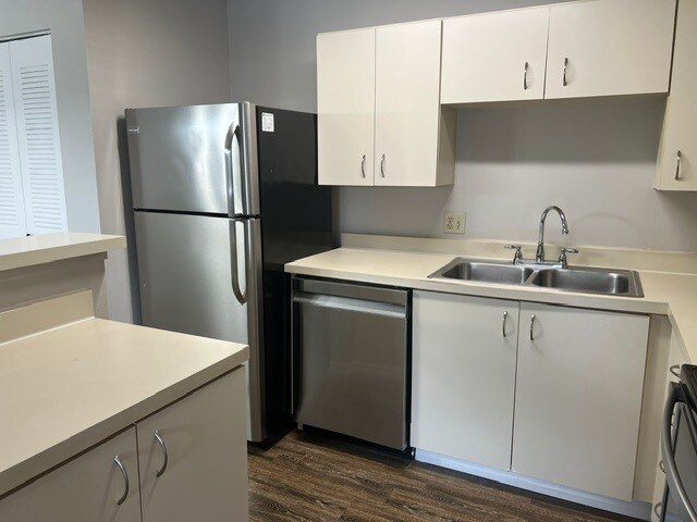 Kitchen - 351 Lone Hill Dr