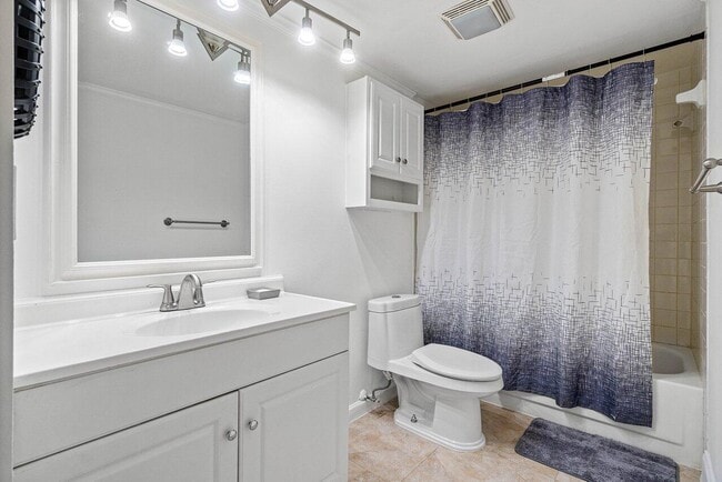 Building Photo - 2453 Waterside Dr