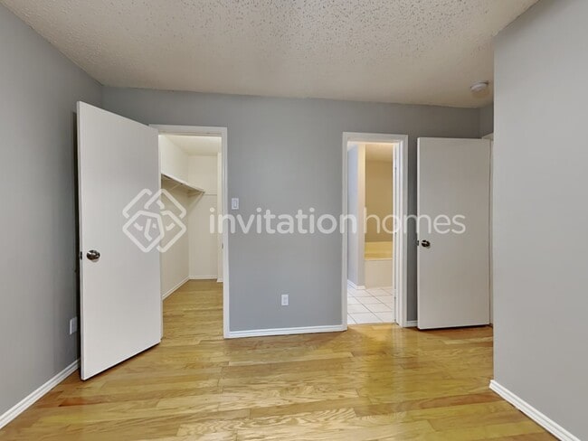 Building Photo - 1737 Creekbend Dr