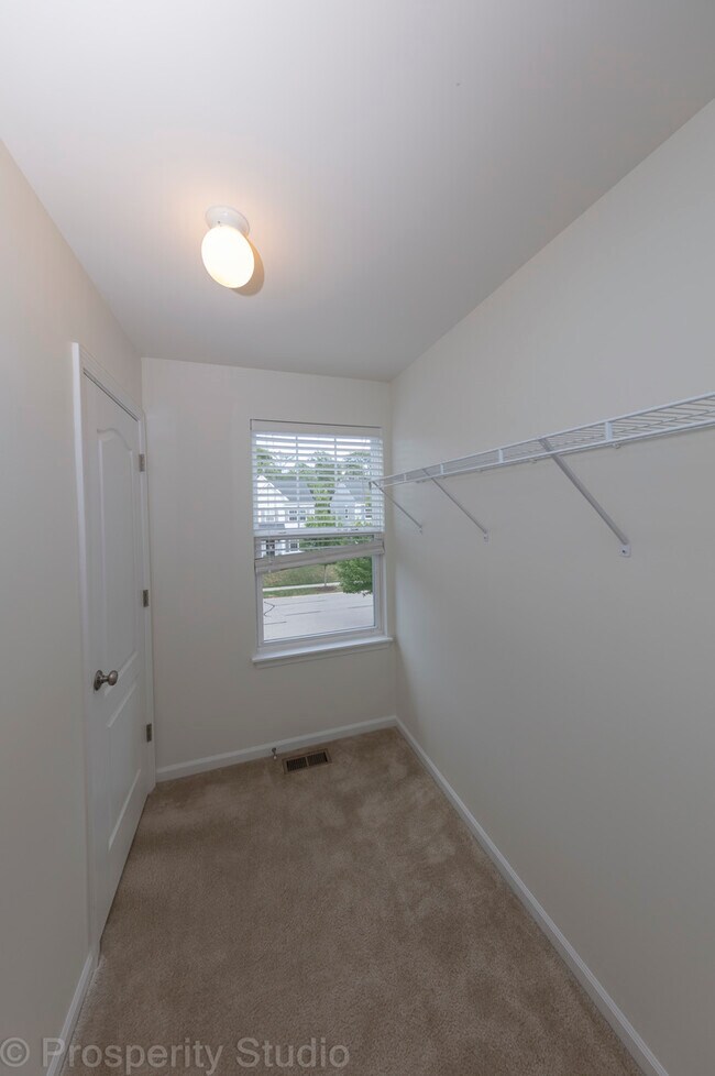 Building Photo - 5734 Oak Ridge Way
