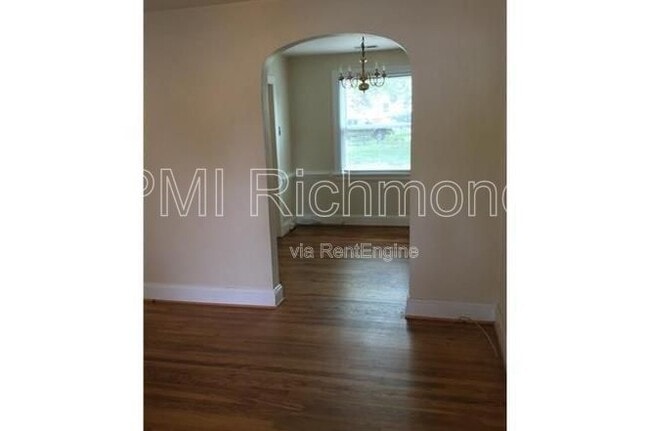 Building Photo - 2705 Dellrose Ave